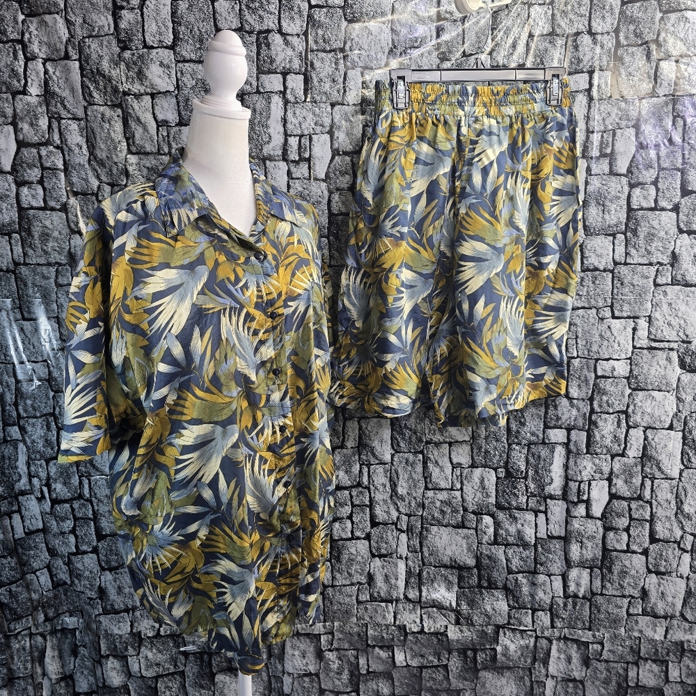 Floral Shirt and Shorts Set 100% Silk By Jane Ashley. Size XL